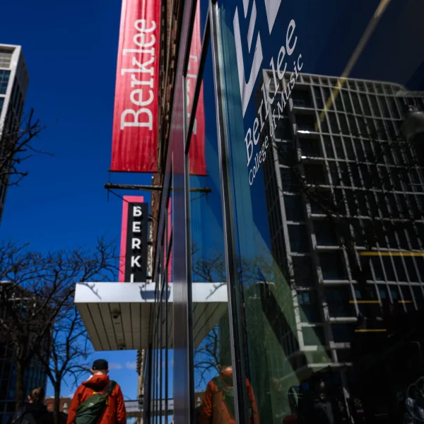 «Berklee: Η εξέγερση των φοιτητών ενάντια στην «τεχνητή» μουσική δημιουργία»