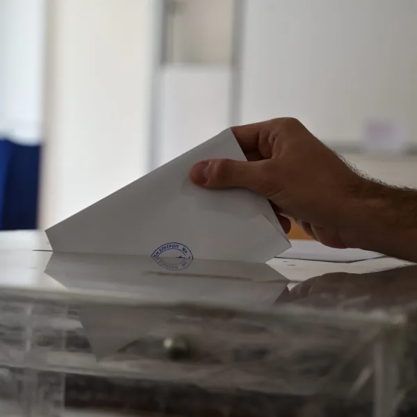 Δημοσκόπηση Interview: Σχεδόν 6 στους 10 θέλουν πρόωρες εκλογές – 3 μονάδες&hellip;