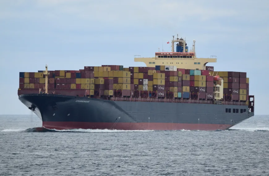 Ιρανικά πυρά κατά ελληνόκτητου containership στον Περσικό Κόλπο