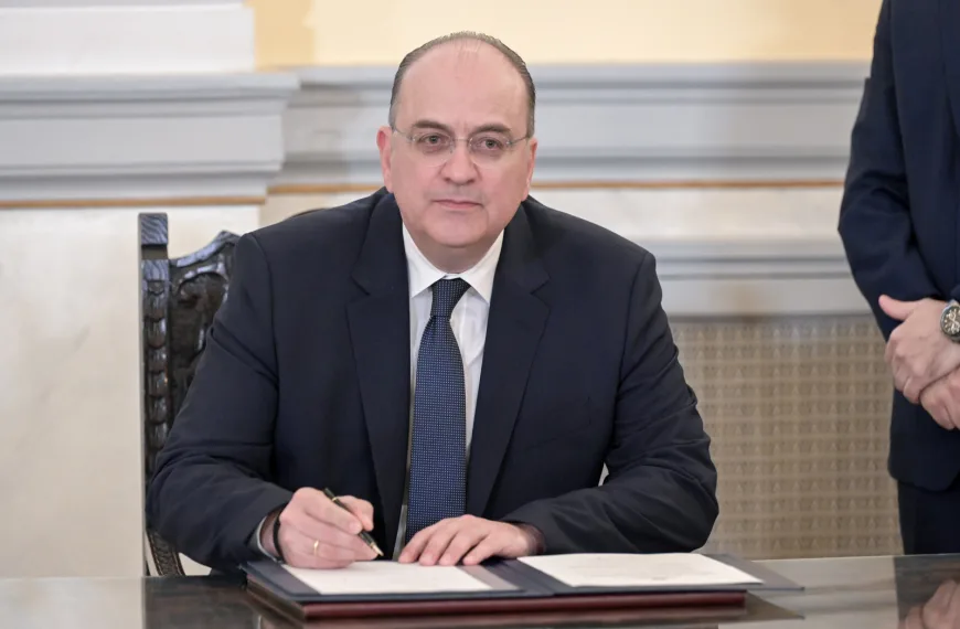 Σφοδρή πολιτική σύγκρουση για τον Μακάριο Λαζαρίδη