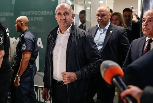 Βουλγαρία: Αυτοδυναμία Ράντεφ και τέλος στην εποχή των εύθραυστων κυβερνήσεων