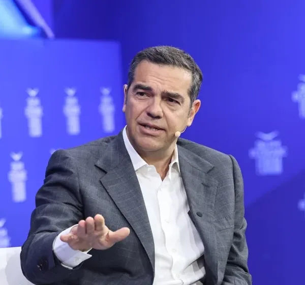 Τσίπρας από Δελφούς: Επιστρέφω γιατί έχω ευθύνη να επιστρέψει η σταθερότητα στη χώρα