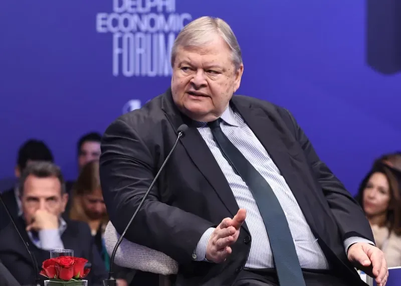 Βενιζέλος από το Φόρουμ των Δελφών: «Οι επιθέσεις στην Κοβέσι καθιστούν απολύτως υποχρεωτική την ανανέωση της θητείας»