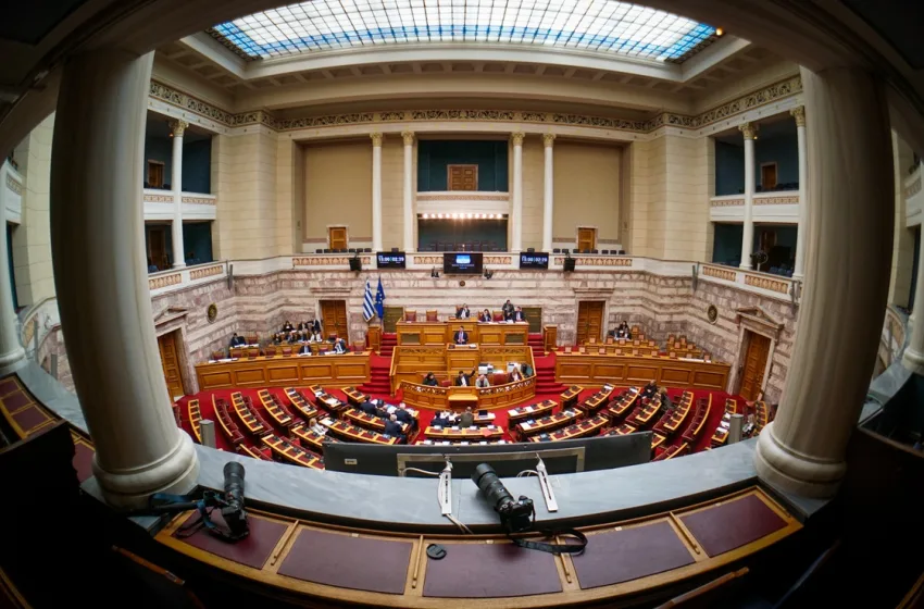 Πρόταση αναθεώρησης Συντάγματος από τη Νέα Δημοκρατία στη Βουλή με 155 υπογραφές
