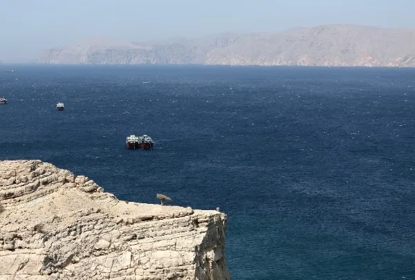 Ιράν: Επανέρχεται ο «αυστηρός έλεγχος» στα Στενά του Ορμούζ εν μέσω έντασης με τις ΗΠΑ