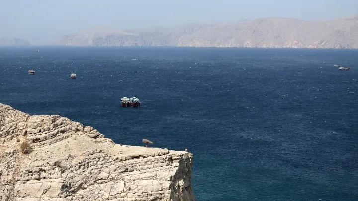 Ιράν: Επανέρχεται ο «αυστηρός έλεγχος» στα Στενά του Ορμούζ εν μέσω έντασης&hellip;