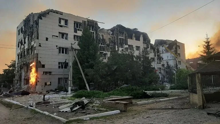 Λουχάνσκ: Έξι νεκροί και δεκάδες τραυματίες από επίθεση drones σε σχολείο υπό ρωσική κατοχή