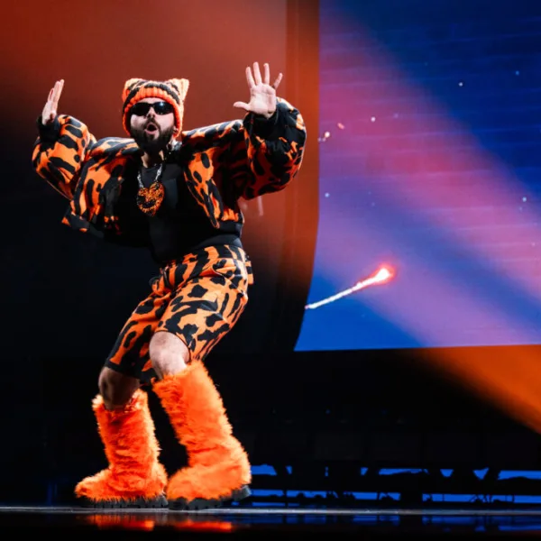 «Eurovision: Ένα πανάκριβο Καραόκε»