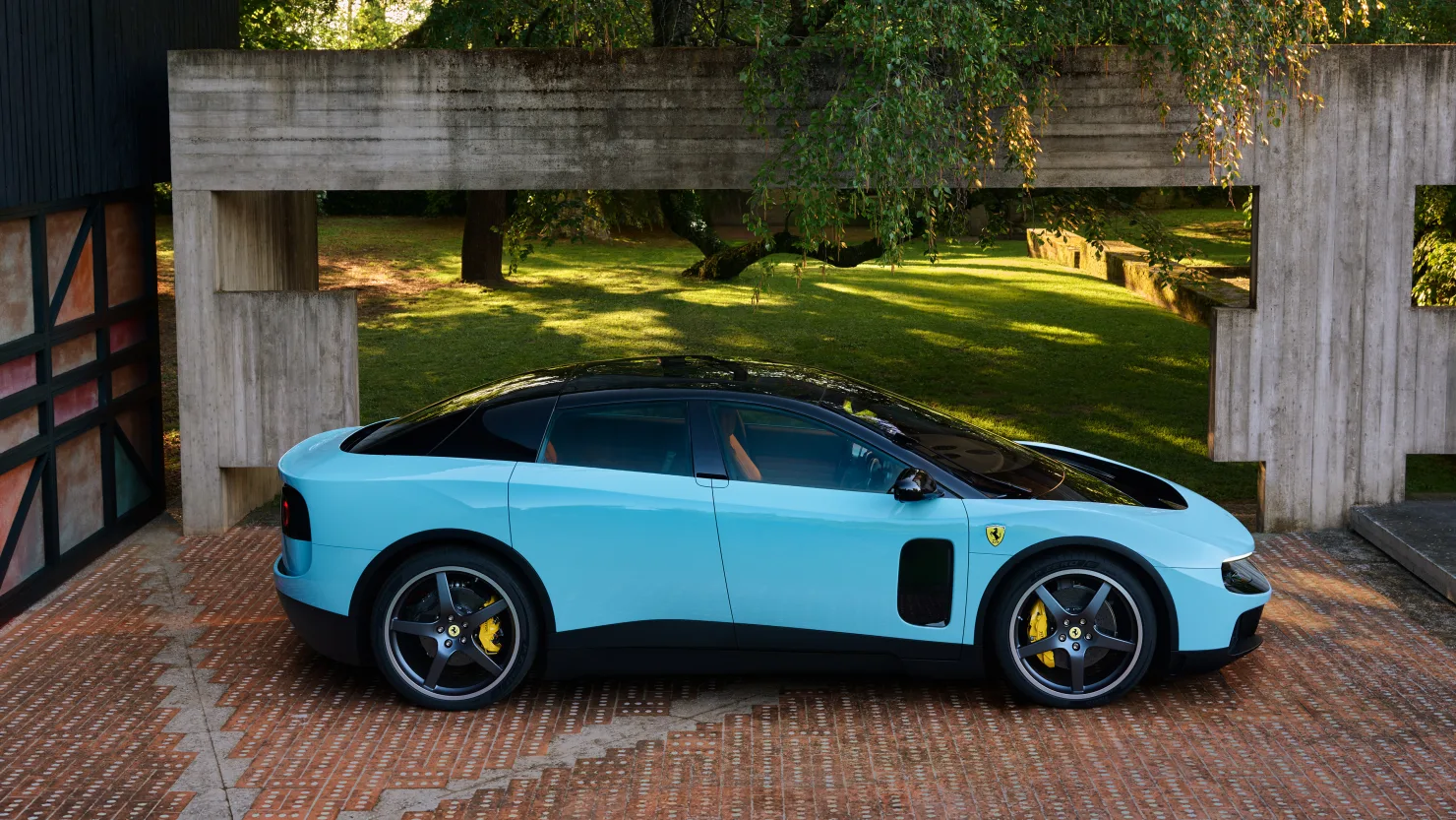 Η Lamborghini δικαιώνει την επιλογή των plug-in υβριδικών μετά το σοκ της Ferrari Luce