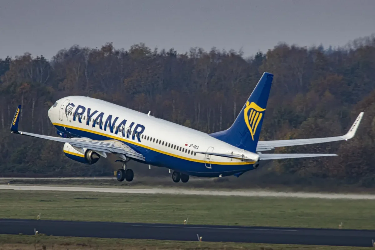 Ryanair εναντίον Fraport Greece – Κατηγορίες για μονοπώλιο και ακριβές χρεώσεις στα ελληνικά&hellip;