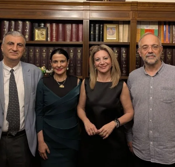 Frankfurter Rundschau: Η Μαρία Καρυστιανού και η πολιτική ρευστότητα στην Ελλάδα ανοίγουν νέο κεφάλαιο αντισυστημικής έκφρασης