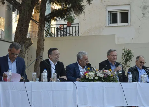 Συνταγματική Αναθεώρηση: Προτάσειςκαι “καρφιά” Δούκα στην Αγία Βαρβάρα