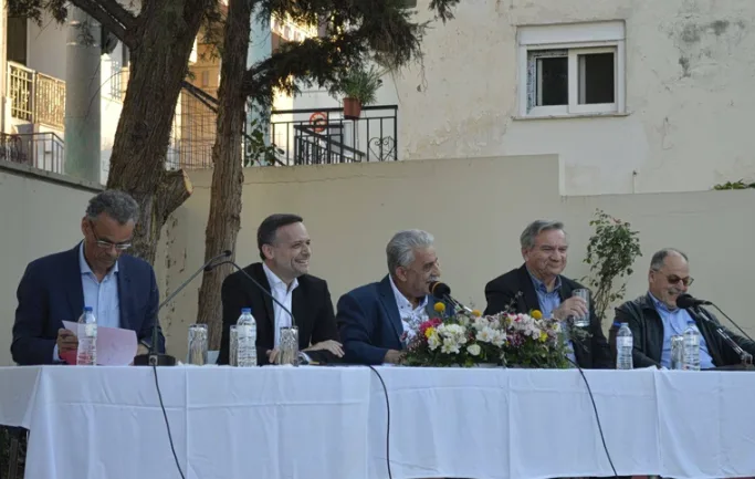 Συνταγματική Αναθεώρηση: Προτάσειςκαι “καρφιά” Δούκα στην Αγία Βαρβάρα