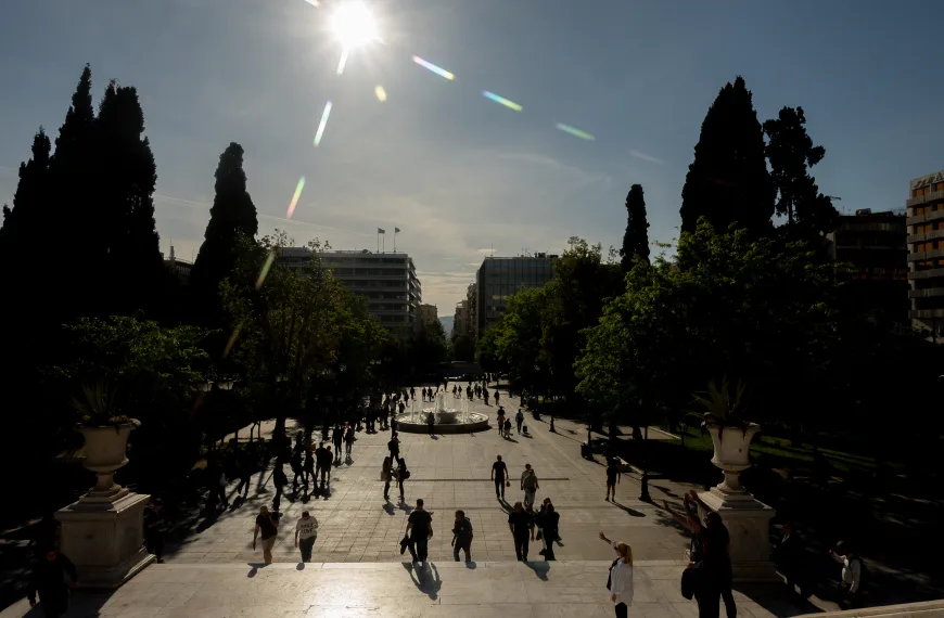Ανάλυση / Η δυσπιστία της κοινής γνώμης και το ρήγμα εμπιστοσύνης στο πολιτικό αφήγημα