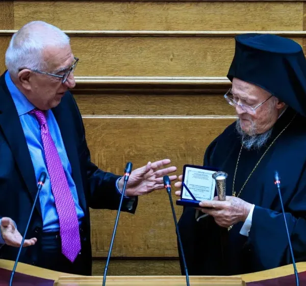Πατριάρχης Βαρθολομαίος: Τιμήθηκε με το χρυσό μετάλλιο της Βουλής