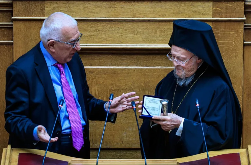 Πατριάρχης Βαρθολομαίος: Τιμήθηκε με το χρυσό μετάλλιο της Βουλής