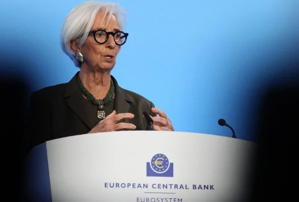 Λαγκάρντ: «Μη βιώσιμη» η εξάρτηση της Ευρώπης από τα ορυκτά καύσιμα
