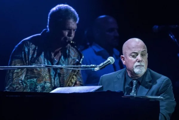 «Billy & Me»: η ταινία του Τζον Ότμαν για τη διαδρομή του Μπίλι Τζόελ πριν το «Piano Man»