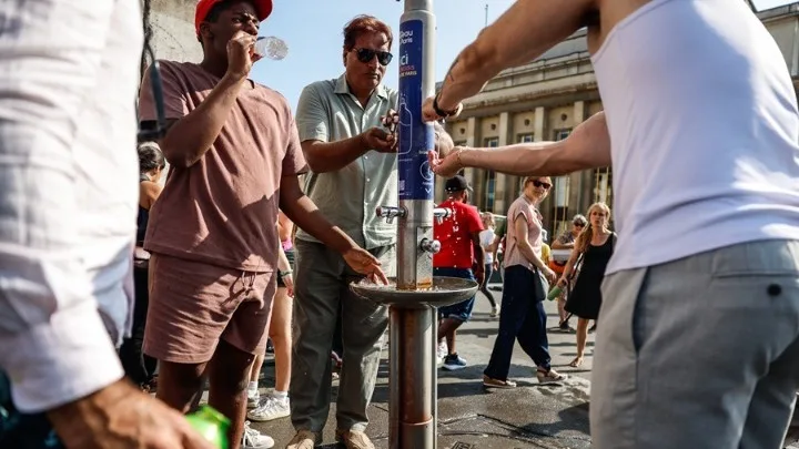 Γαλλία: Πρώιμο κύμα καύσωνα σπάει ρεκόρ Μαΐου – Θερμοκρασίες έως 35 βαθμούς και ανησυχία για την κλιματική αλλαγή