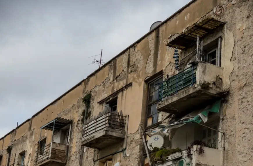 Προσφυγικά Λεωφόρου Αλεξάνδρας: Έκκληση Δούκα για διάλογο ενώ η ζωή του απεργού πείνας κρέμεται από μια κλωστή
