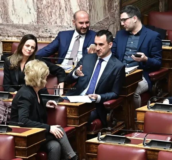 Μαζική αποχώρηση από τη Νέα Αριστερά – Διάλυση της Κοινοβουλευτικής Ομάδας