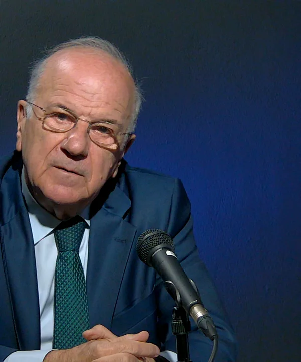 Έφυγε από τη ζωή ο Νάσος Αθανασίου – Δημοσιογράφος, βουλευτής και διαμορφωτής της τηλεοπτικής ενημέρωσης