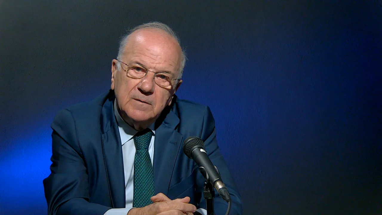 Έφυγε από τη ζωή ο Νάσος Αθανασίου – Δημοσιογράφος, βουλευτής και διαμορφωτής της τηλεοπτικής ενημέρωσης