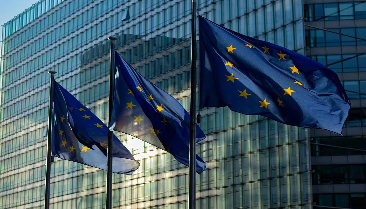 Συνέντευξη / Η Ευρώπη ανάμεσα σε ΗΠΑ και Κίνα — μπορεί να υπάρξει πραγματικά “τρίτος δρόμος” στην τεχνητή νοημοσύνη;