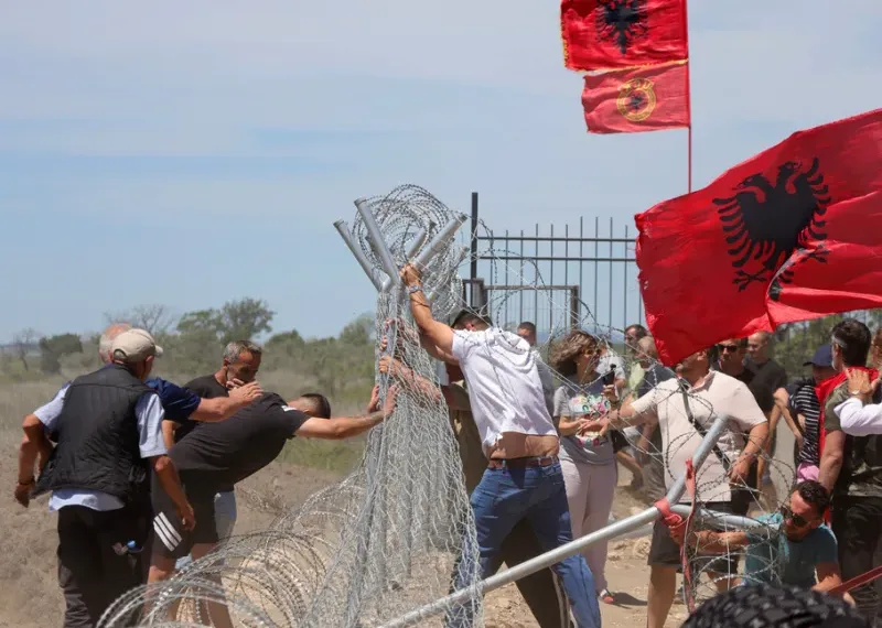 Αλβανία: Φουντώνει η λαϊκή οργή για τα τουριστικά σχέδια του Τζάρεντ Κούσνερ και τις&hellip;