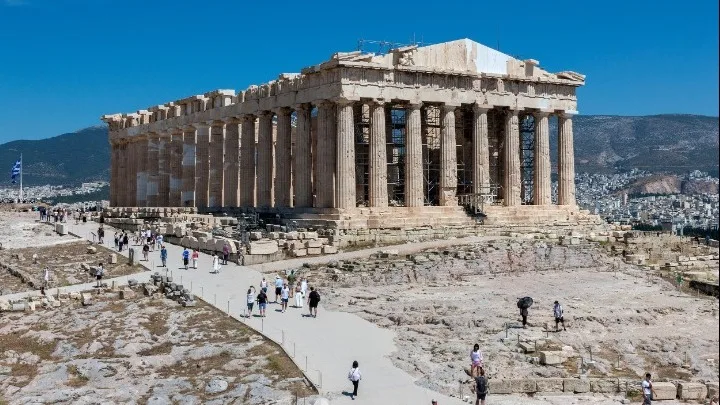 Μενδώνη: «Το δυτικό αέτωμα του Παρθενώνα συμπληρώνεται έπειτα από 220 χρόνια – Τα ικριώματα απομακρύνθηκαν οριστικά από τη δυτική όψη»