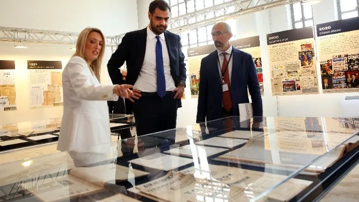Υπερπληροφόρηση και κρίση αξιοπιστίας: Τι δείχνει η νέα πανελλήνια έρευνα για τον περιοδικό και περιφερειακό Τύπο