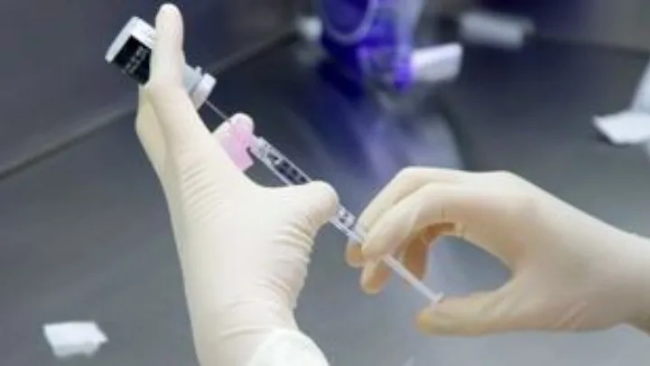 Βρετανία: Το πρώτο εμβόλιο σχεδιασμένο με τεχνητή νοημοσύνη