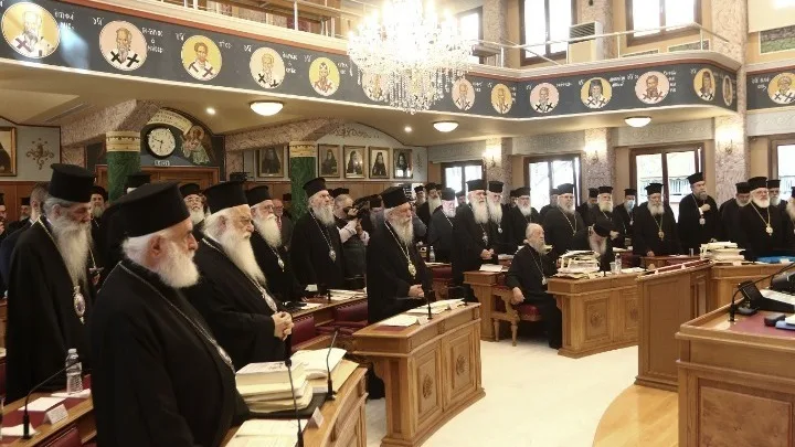 Εκκλησία: Εσωτερικές ρωγμές μετά τη ρύθμιση για τις αποδοχές των αρχιερέων