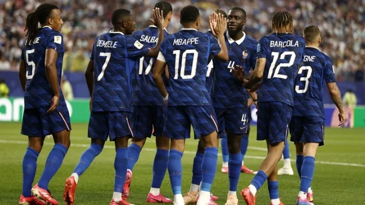 Η Γαλλία προκρίνεται με 3-0 επί του Ιράκ σε νύχτα Μπαπέ και ρεκόρ Ντεσάμπ