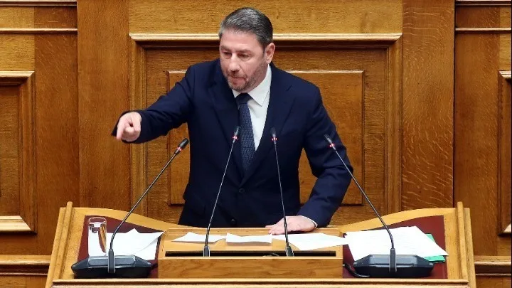 Ανδρουλάκης στη Βουλή: Εξυπηρετείτε επιλεκτικά οικονομικά συμφέροντα – Η χώρα χρειάζεται πολιτική αλλαγή