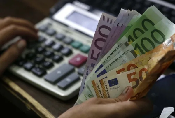 Δάνεια σε ρύθμιση: Μειώνεται άμεσα ο τόκος στις μηνιαίες δόσεις