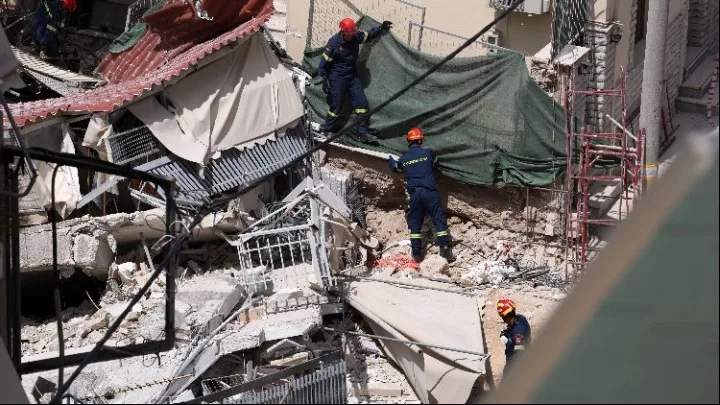 Κατάρρευση πολυκατοικίας στα Πετράλωνα: Συνελήφθησαν ιδιοκτήτης, εργολάβος, μηχανικός και δύο εργάτες