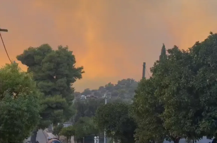 Μεγάλη φωτιά στο Ποικίλο Όρος: 112 για εκκένωση Χαϊδαρίου – Επιχείρηση με 108 πυροσβέστες και εναέρια μέσα