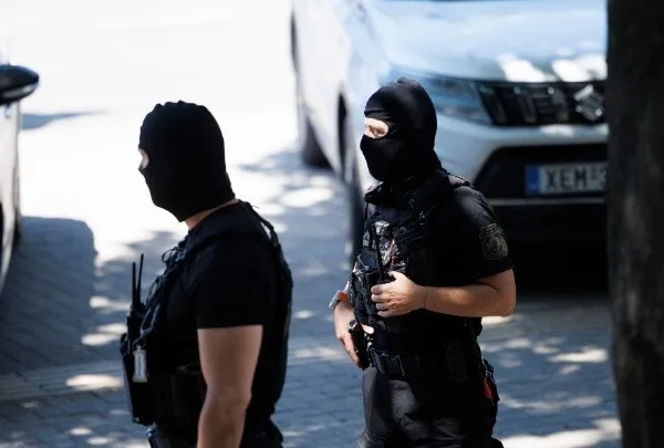 Ποινικές διώξεις για πέντε κακουργήματα στους τρεις συλληφθέντες για τη φονική εμπρηστική&hellip;