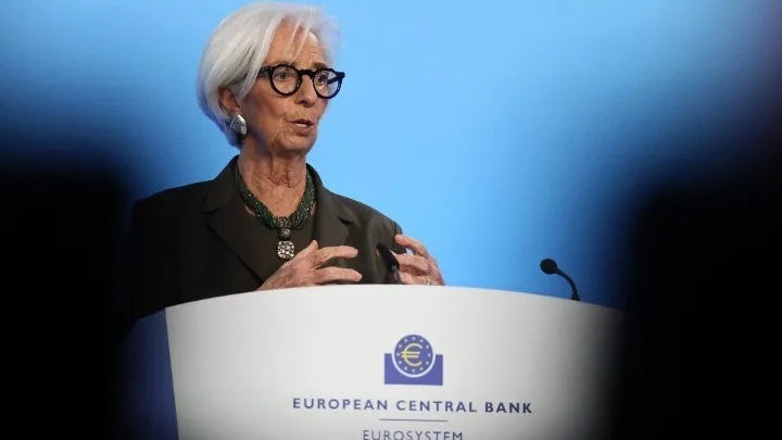 ΕΚΤ – Αμετάβλητα τα επιτόκια, ανοιχτό το ενδεχόμενο αύξησης τον Σεπτέμβριο λόγω ενεργειακού σοκ