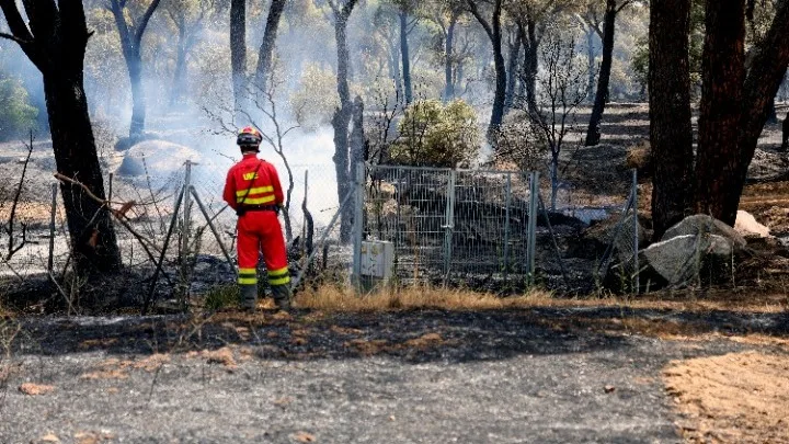 Δραματική μάχη με τις φλόγες στην Ισπανία – Η Ελλάδα στέλνει Canadair μετά από αίτημα της Μαδρίτης