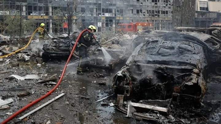 Επτά νεκροί από ρωσικά πλήγματα στην Ουκρανία – Επίθεση με περισσότερα από 390 ουκρανικά drones στη Μόσχα