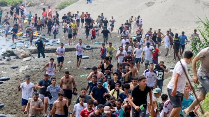 Τραγωδία στη Θέουτα: 57 μετανάστες νεκροί στην προσπάθεια να περάσουν στην Ισπανία –…