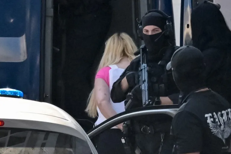 Marfin: Προφυλακίστηκε η 46χρονη – Αρνείται κάθε εμπλοκή στον εμπρησμό