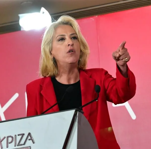 Η δύσκολη εξίσωση της επανένωσης του προοδευτικού χώρου και το στοίχημα της Ρένας Δούρου