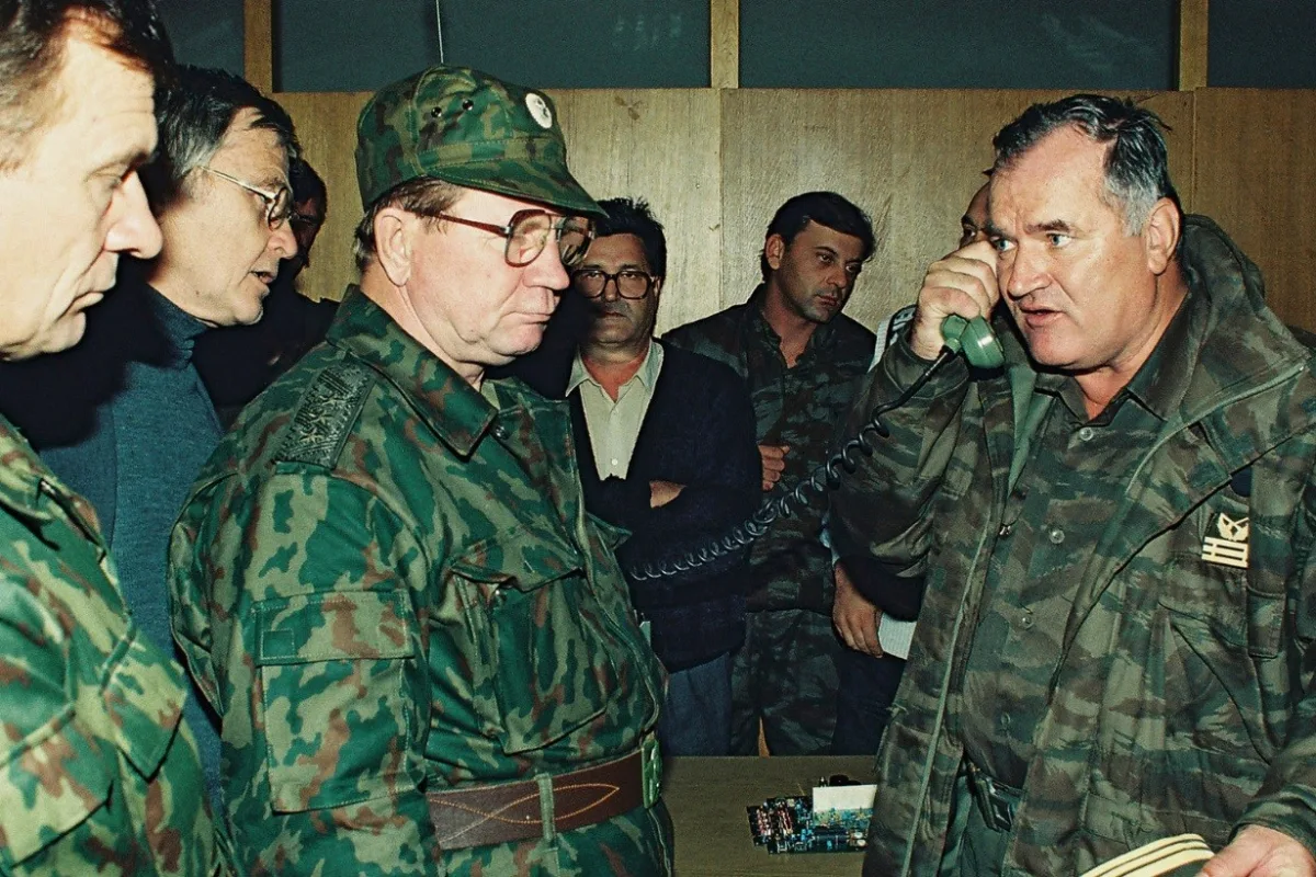 Ράτκο Μλάντιτς: Η οικογένεια καταγγέλλει «δολοφονία» και η κηδεία προκαλεί διεθνείς αντιδράσεις