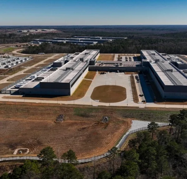 Data centers στις ΗΠΑ: Γιατί η έκρηξη της AI προκαλεί αντιδράσεις και απειλεί τους Ρεπουμπλικανούς