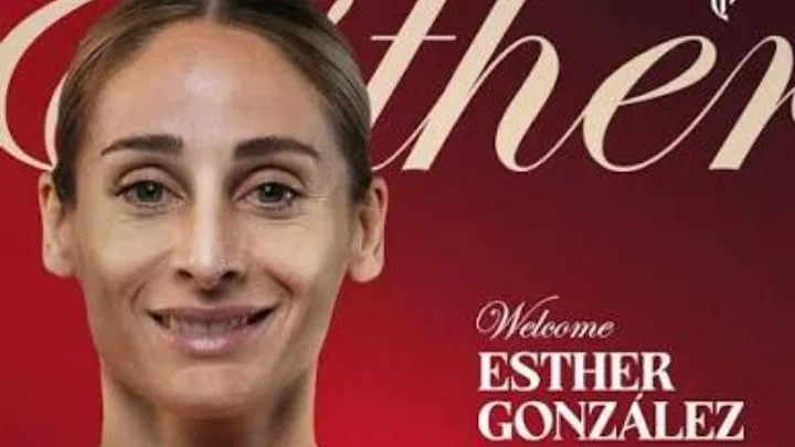 Έστερ Γκονζάλες: Η Ισπανίδα παγκόσμια πρωταθλήτρια που διέγραψε τις φωτογραφίες με τη σύζυγο και το παιδί της μετά τη μεταγραφή στην Αλ Καντσία
