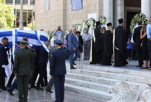 Το τελευταίο αντίο στον Γιάννη Βαρβιτσιώτη