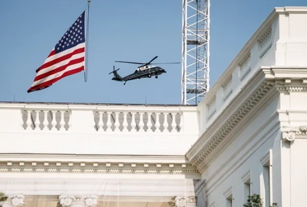 Έρευνα για το Marine One του Τραμπ μετά από επικίνδυνη προσέγγιση με αεροσκάφος της American Airlines